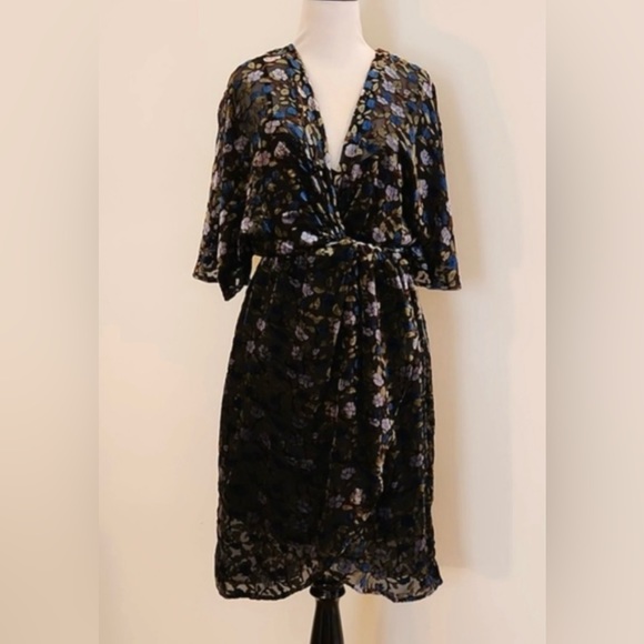 Modcloth Dresses & Skirts - NWT MODCLOTH dramatic depths velvet floral dress.
Size XL